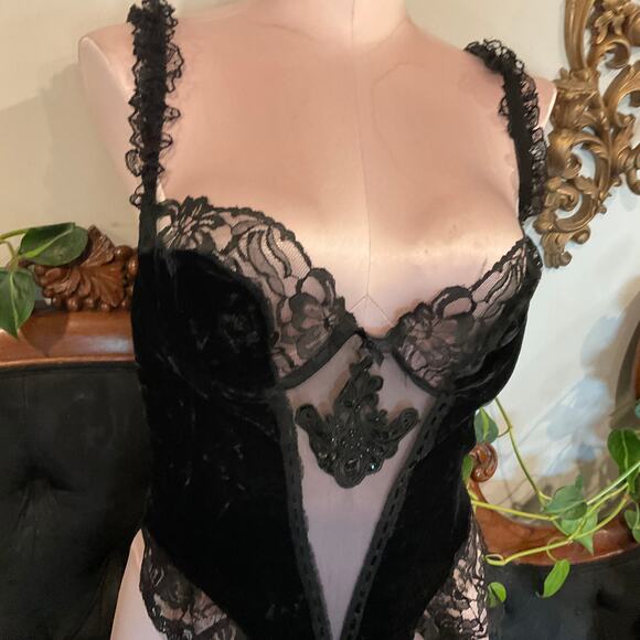 vintage Alana Gale Floral Lace Ruffle lingerie Bodysuit High Cut Size L Black - Picture 2 of 5
